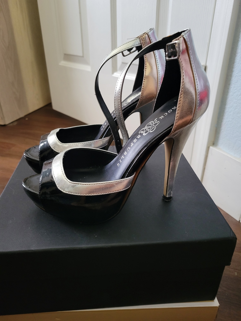 Rock & Republic Black and Silver Strappy Peep-Toe Heels